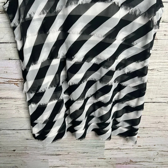 Chicos size 2 black white striped tank top blouse ruffle size large - Picture 2 of 9